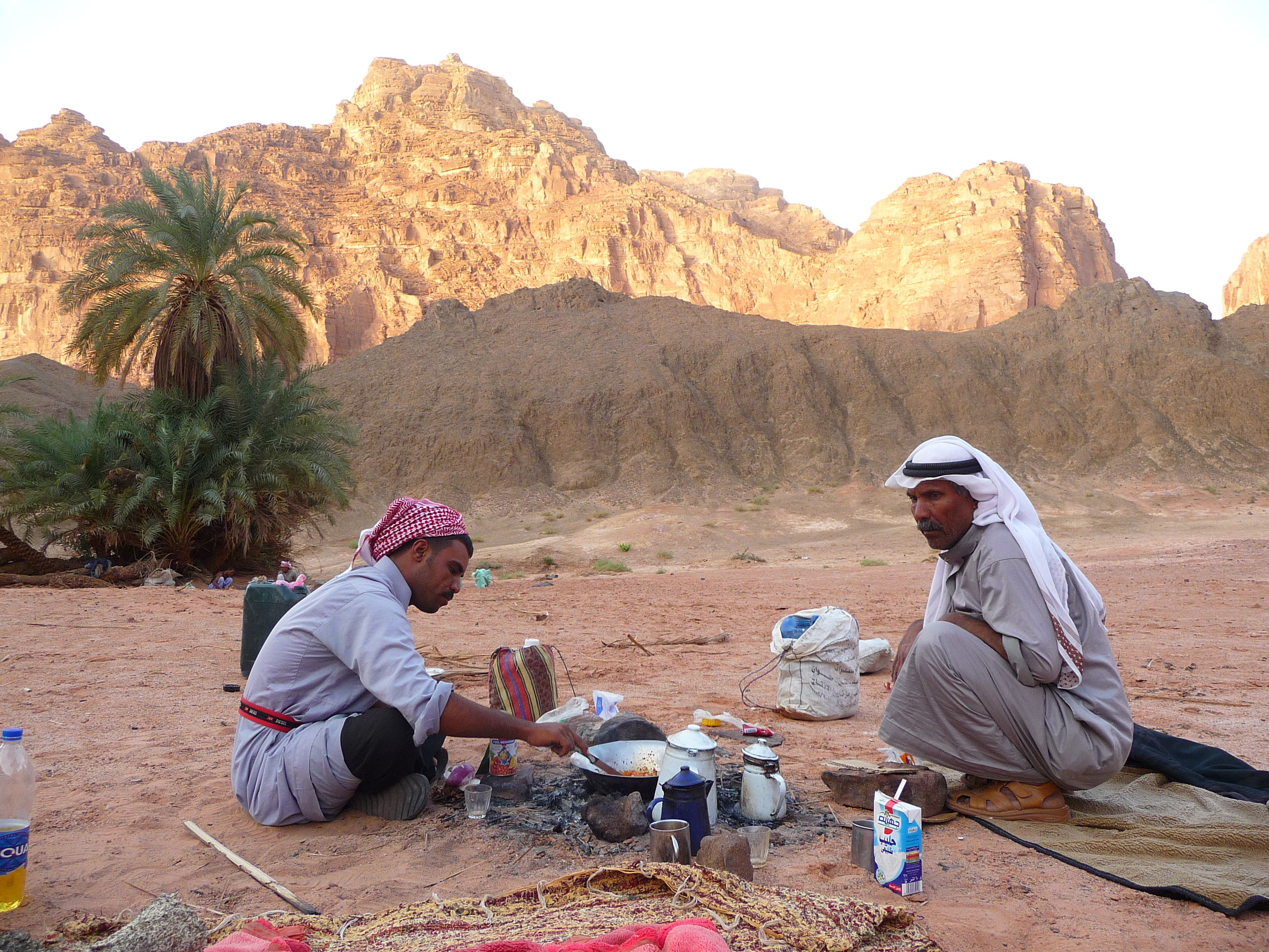 Жизнь и быт в пустыне. Бедуины Аравийского полуострова. Бедуины в Египте. Бедуины в Африке. Жители пустыни бедуины Египет.